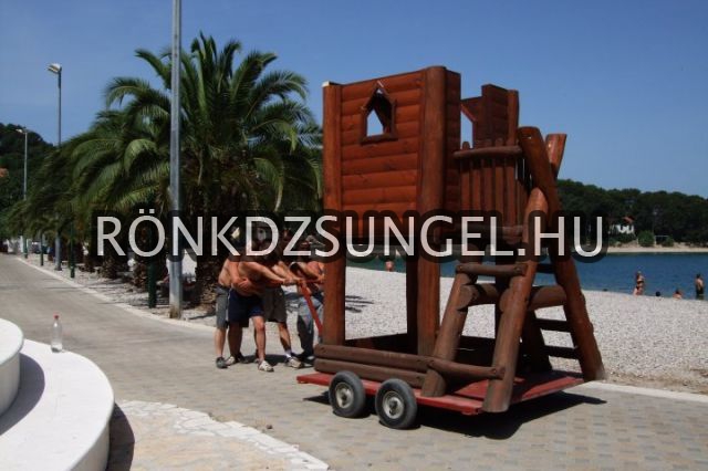 Fajátékok, játékomplexumok, gyerekbungallók-24